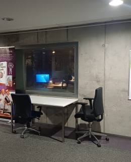 Každá rozhlasová stanice má své studio