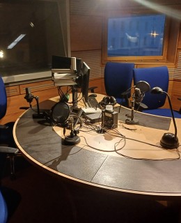Dokonale vybavená rozhlasová studia