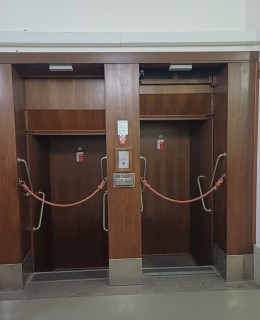 Páter noster ve staré budově rozhlasu je nejstarší v Praze, 20. léta 20. století