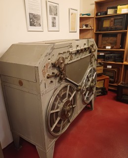 ze sbírek rozhlasového muzea