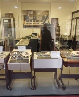 ze sbírek rozhlasového muzea