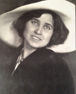 Manželka Karla Nováka, herečka Lepolda Dostalová, na fotografii Františka Drtikola