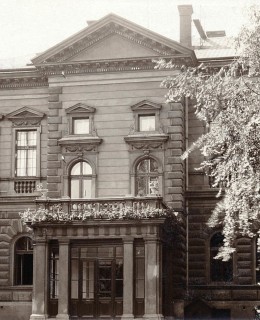 Vila Marie, již neexistující stavba ve svahu pod Koperníkovou ulicí, kde Karel Dvořák bydlel. Zdroj: Vyšehradskej.cz