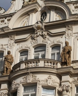 Sochy historických postav (Foto M. Polák, 2018)