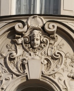 Zdobená fasáda bratří Halmanů (Foto M. Polák, 2018)