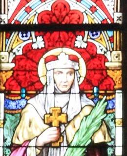 Okno s vitrají sv. Ludmily v kostele sv. Ludmily na náměstí Míru (Foto M. Polák)