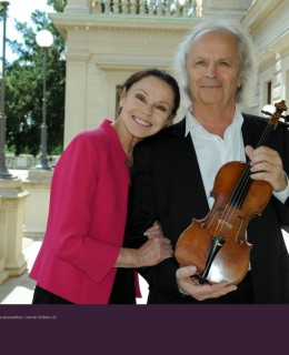 Václav Hudeček s Evou Hudečkovou v kalendáři osobností Prahy 2, 2025. Zdroj MČ Praha 2