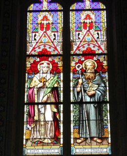 Společná vitraj sv. Ludmily a sv. Prokopa v okně baziliky sv. Ludmily (Foto M. Polák)