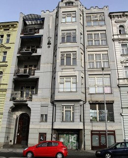 Rašínovo nábř. 1980/70 z r. 1905, kde rodina bydlela. Patří do souboru nájemních domů stavitele Vácslava Havla Rašínovo nábř. 1980/70 z r. 1905, kde rodina bydlela. Patří do souboru nájemních domů stavitele Vácslava Havla