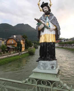 Sv. Jan Nepomucký na mostě v rakouském Bad Ischlu (Foto M. Polák, 2017)