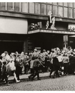 Divadlo SH v Římské 45, 1959. Zdroj: fb divadla SH