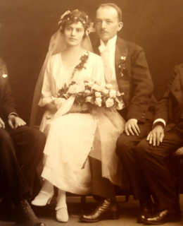 Svatba J. Skupy a J. Schwarzové, 1920. Zdroj: Planetka Spejbl a Hurvínek