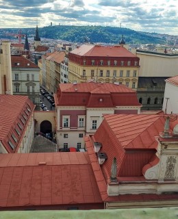 Pohled na HZS z domu v Legerově ulici. V pozadí kostel sv. Štěpána se zvonicí. Foto: M. Váchová 2026