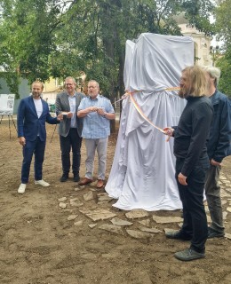 Odhalení sochy Zpřítomnění v parku Karlovské předmostí, 2026