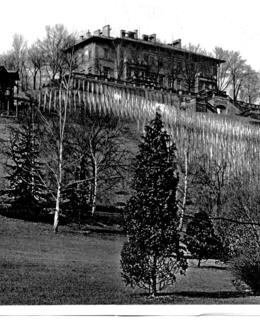 Gröbeho vila od jihu s vinicí a altánem, kol. 1925, AMP