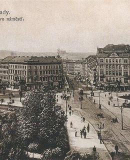 Purkyňovo náměstí, s tramvajovou tratí, kol. 1910-1920. Pohlednice.