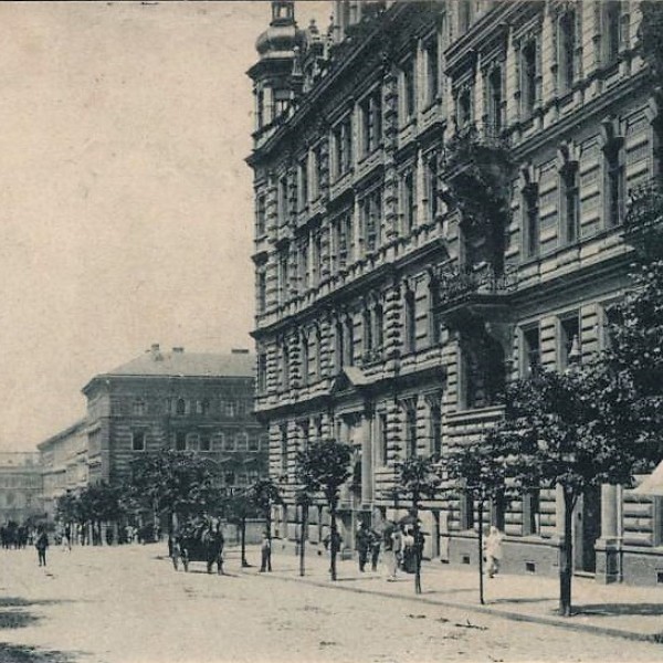 Vinohradská třída na dobové pohlednici ze sbírky M. Poláka