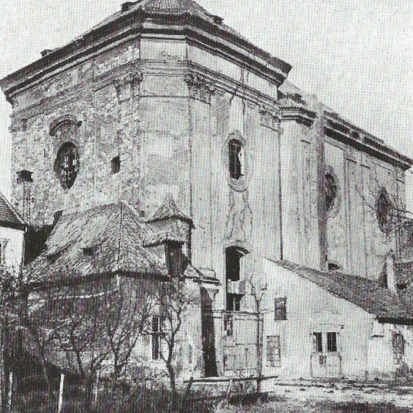 Kostel krátce před zbořením (Foto Eckert 1903)	