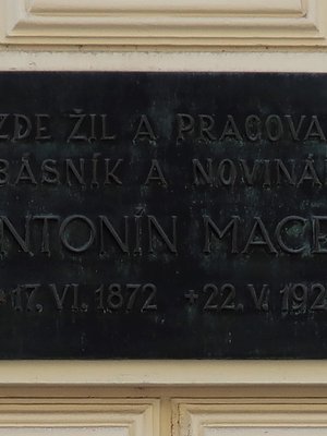 Antonín Macek, Mánesova č.p. 1056/40, Vinohrady (autor fotografie: Milan Polák)