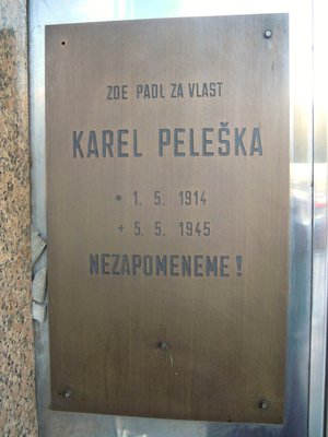 Pamětní deska Karla Pelešky (autor fotografie: Dagmar Broncová)