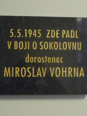 Pamětní deska Miroslava Vohrny (autor fotografie: Dagmar Broncová)