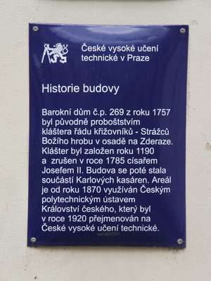 Deska na budově bývalého probošství (Foto M. Polák, 2020)