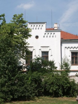 Kapitulní rezidence (Farní dům) v roce 2003 (Foto M. Polák)