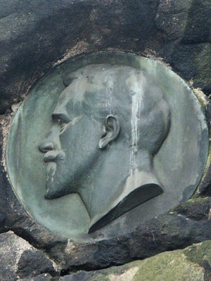Zeyerova podobizna na Maudrově pomníku v Chotkových sadech (Foto M. Polák, 2009)