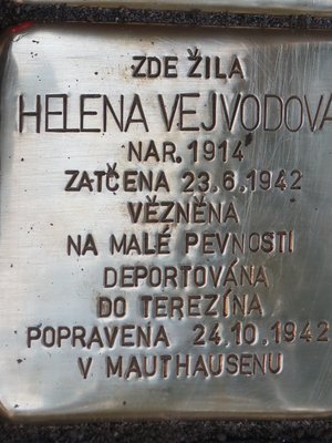 "Kámen zmizelých" se jménem Heleny Vejvodové (Foto M. Polák, 2021)