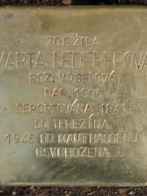 Kámen zmizelých M. Ledererové (Foto M. Polák, říjen 2023)