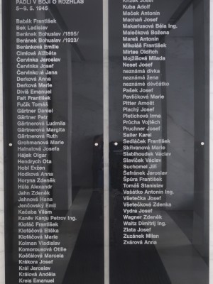 Pamětní deska v interiéru budovy (Foto M. Polák, červen 2025)