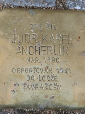 Kámen zmizelých JUDr. Karůa Ancherlika (Foto M. Polák, září 2025)