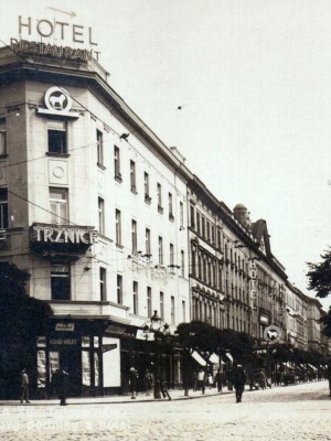 Beránkovy tržnice a hotel, Tylovo náměstí, r. 1927. 