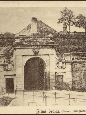 Žitná brána 1874 z novoměstské strany